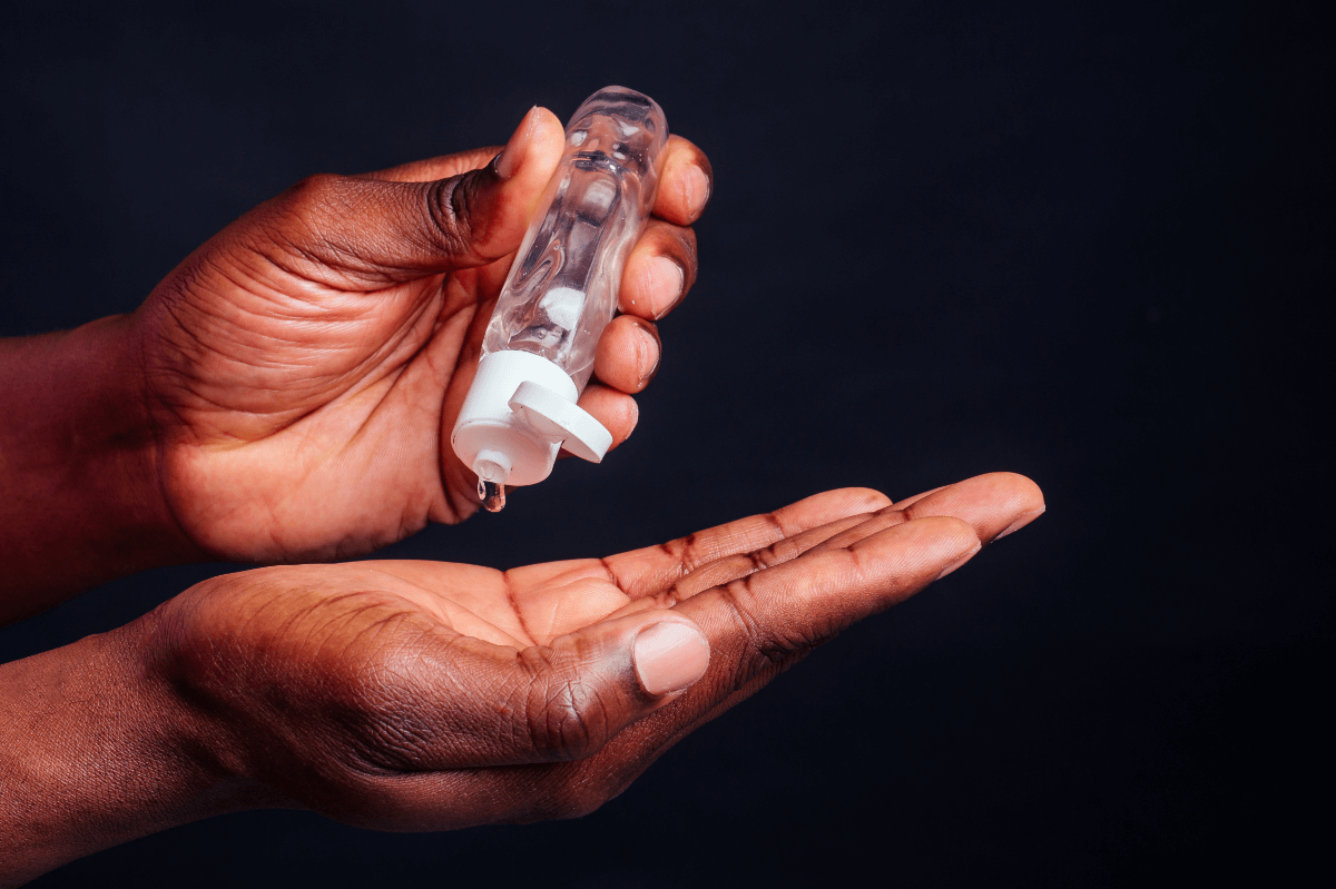 Analdehnung . Faust- und Analdilatation = Fisten Symbolbild: Gleitgel / Fist and anal dilation = fisting Symbolic image: Lubricant