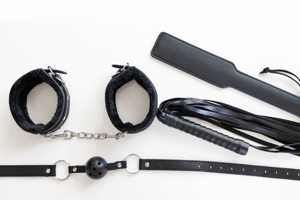 Spanking Equipment für die BDSM Praktik. Englisch: Erotic Spanking equipment for BDSM practice.