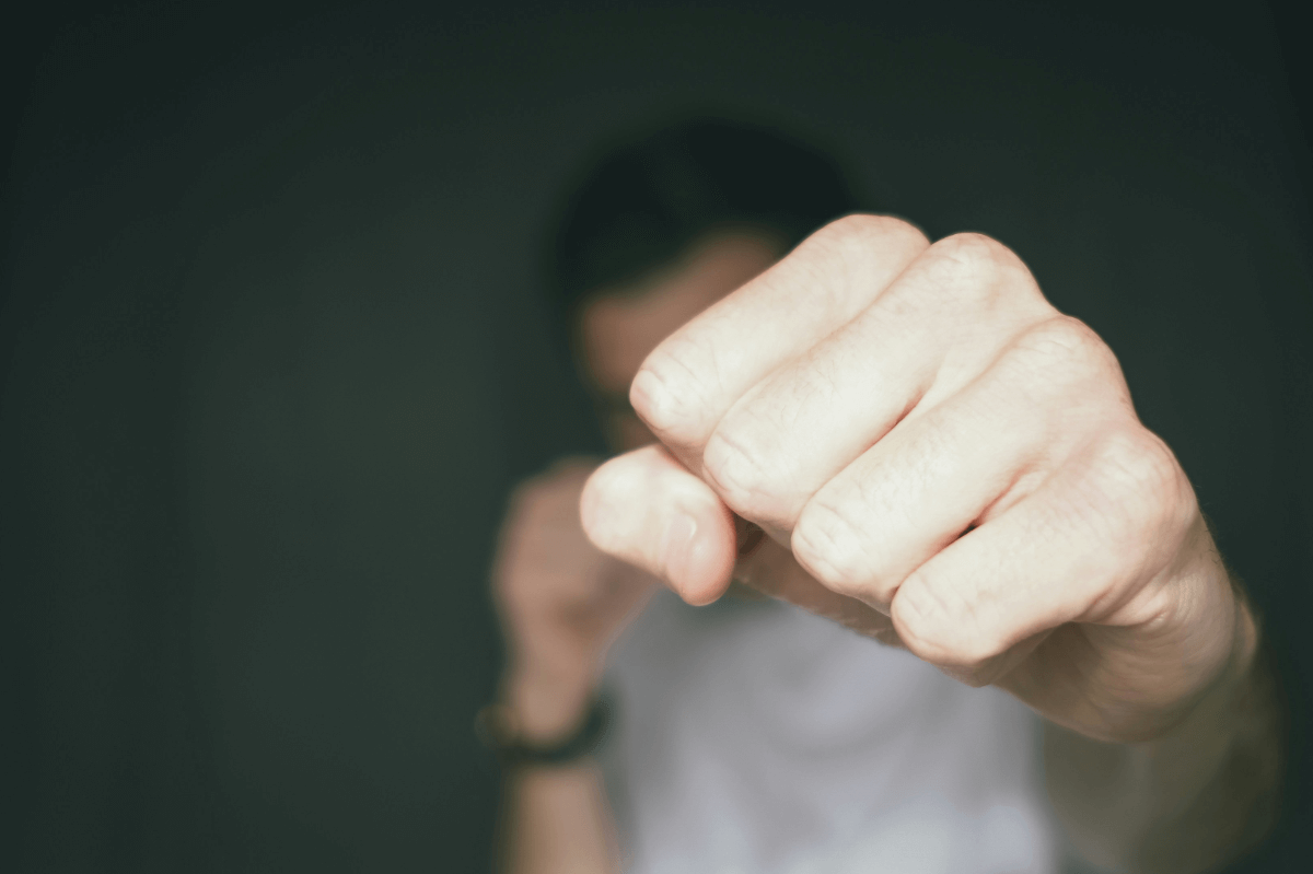 Punch Fisting. Symbolbild: Faust Englisch: Punch fisting. Symbol: fist