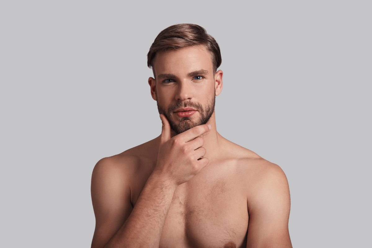 Analverkehr Fragen. Symbolbild: Mann mit nacktem Oberkörper hält die Hand ans Kinn und überlegt. Englisch: Anal intercourse questions. Symbol picture: man with naked upper body holds his hand to his chin and thinks.