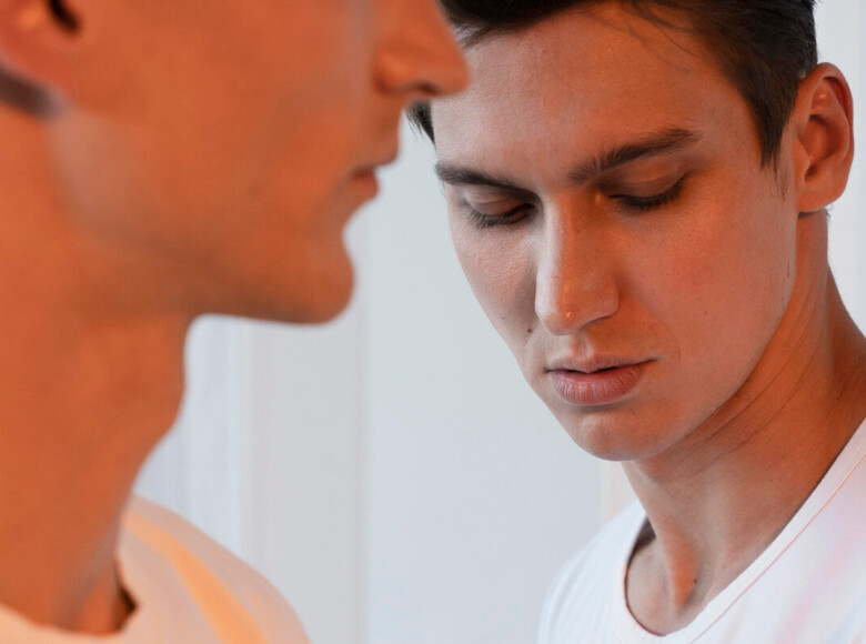 Safer Oral Sex Symbolbild: Gesichter zweier Männer. Safer Oral Sex Symbolic image: Faces of two men