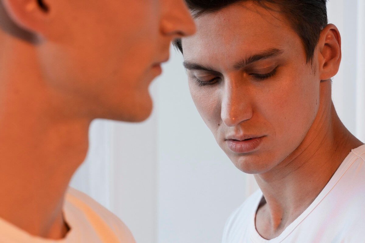 Safer Oral Sex Symbolbild: Gesichter zweier Männer. Safer Oral Sex Symbolic image: Faces of two men